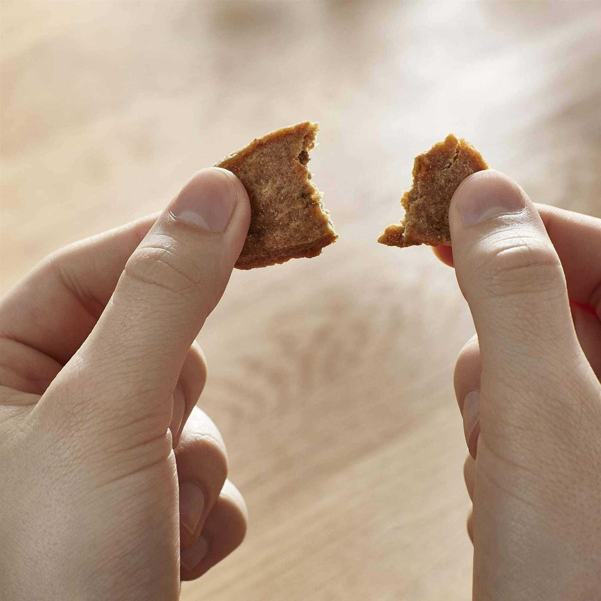 Chicken & Apple Sausage Slices Dog Treats D68383