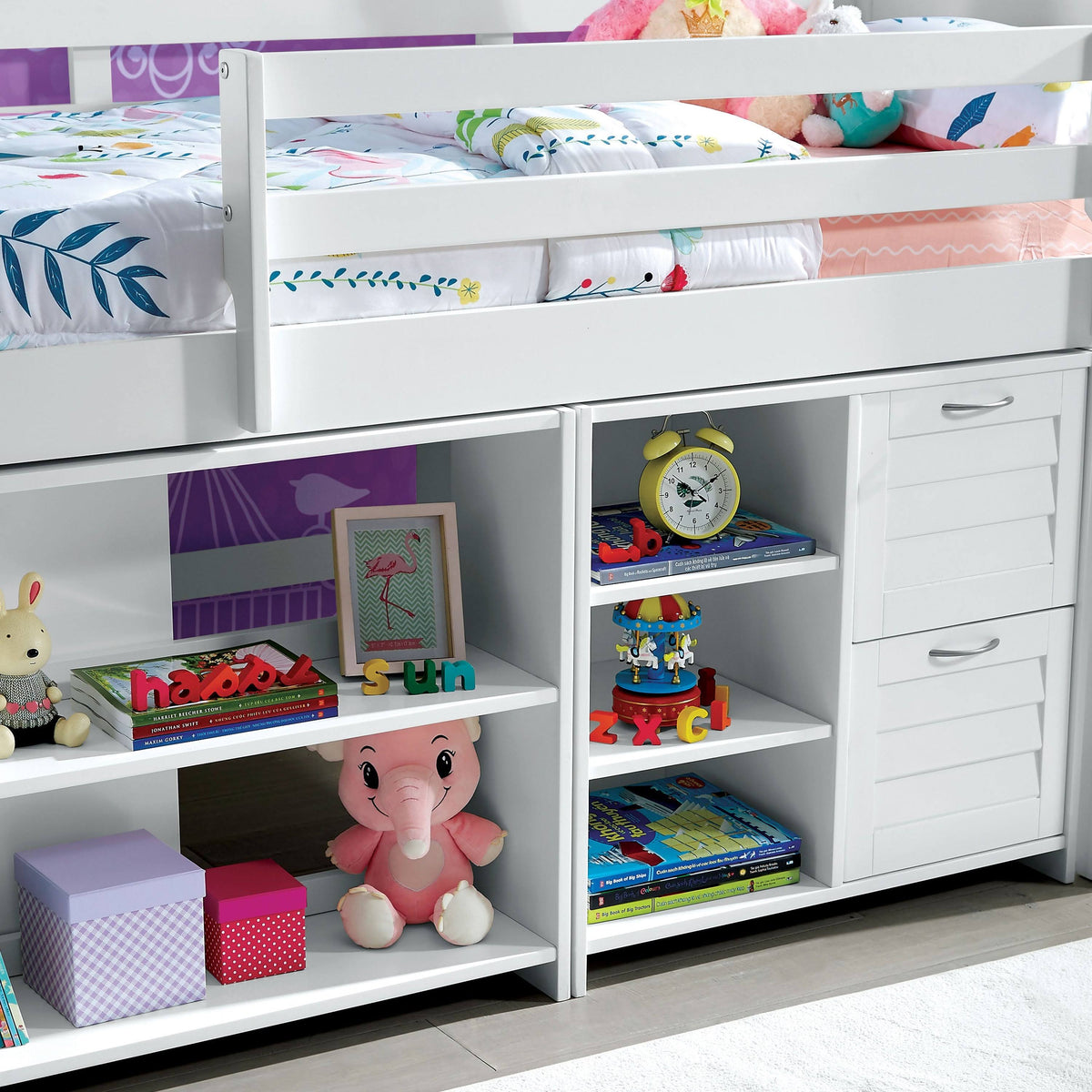 White Bookshelf E699373