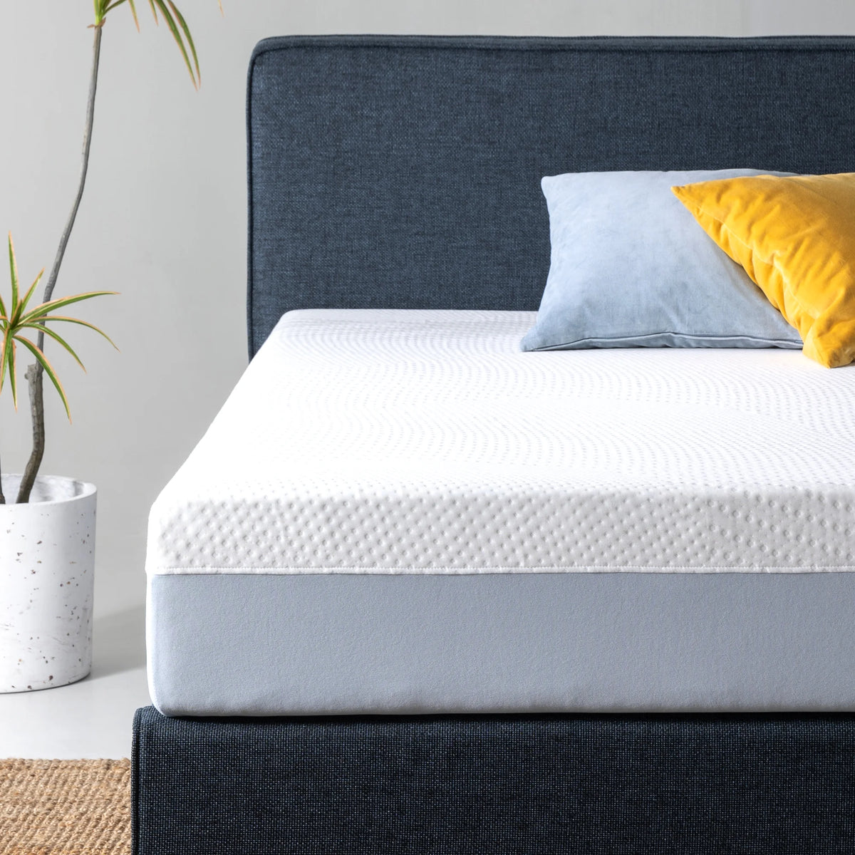10" Gel Memory Foam Mattress Queen B644
