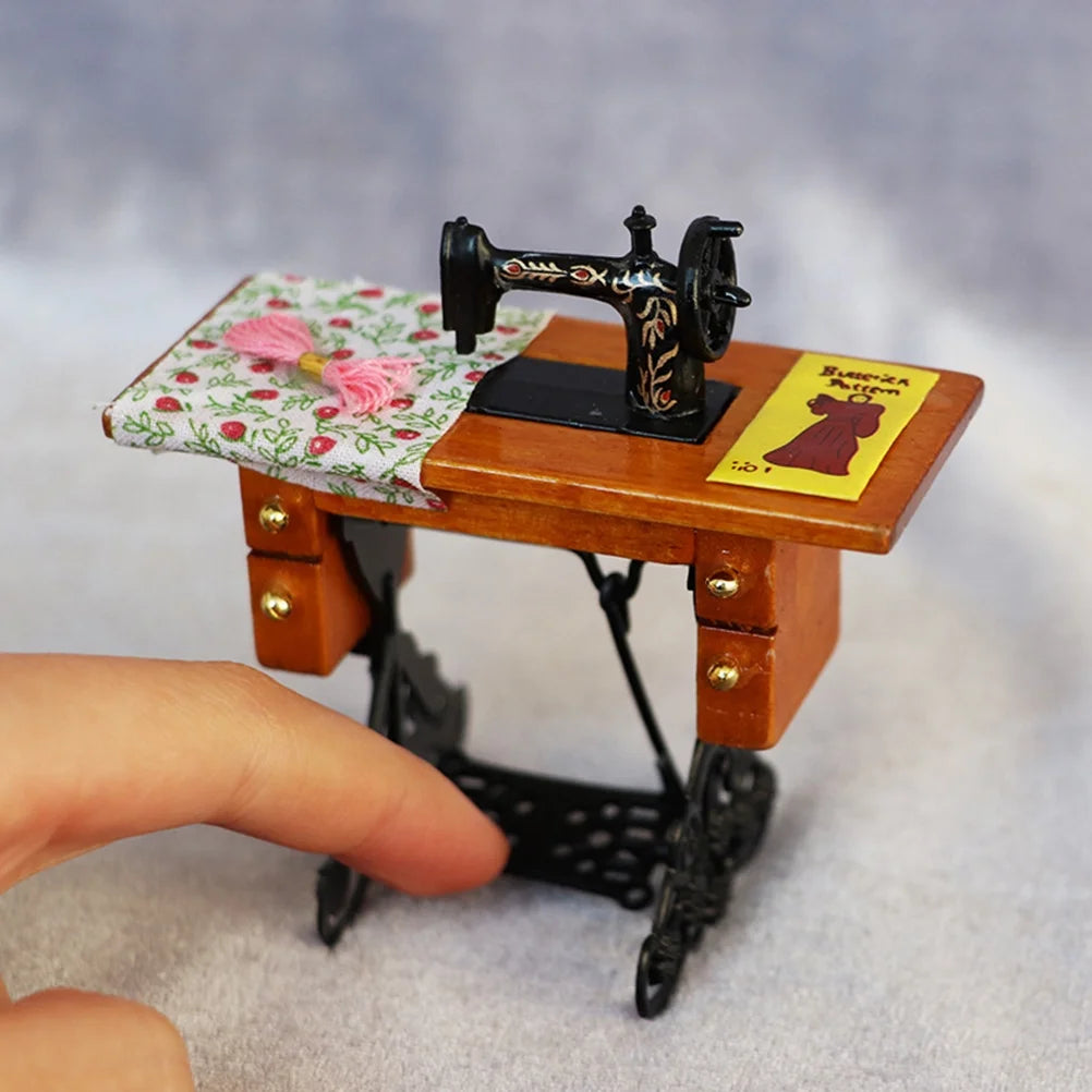 Metal Mini Dollhouse Sewing Machine Decor Z4841