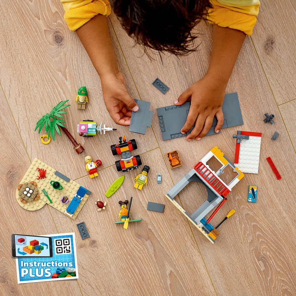 Building Kit with 4 Minifigures and Crab and Turtle Figures (211 Pieces) T887